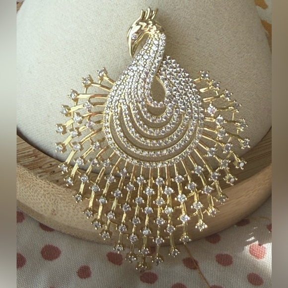 18K GOLD OVER STER SLVCZ Peacock PENDANT. Never Used